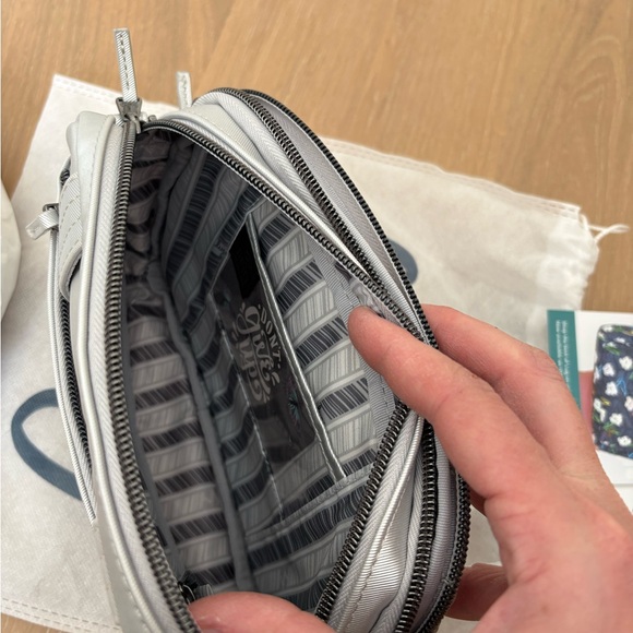 NWT Lug Super Coupe 2 Metallic Silver - Picture 8 of 15